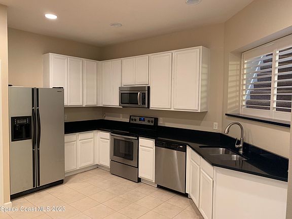 2nd image of 3190 Arden Cir #3190