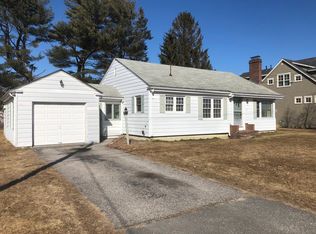 18 McKinley Rd, Falmouth, ME 04105