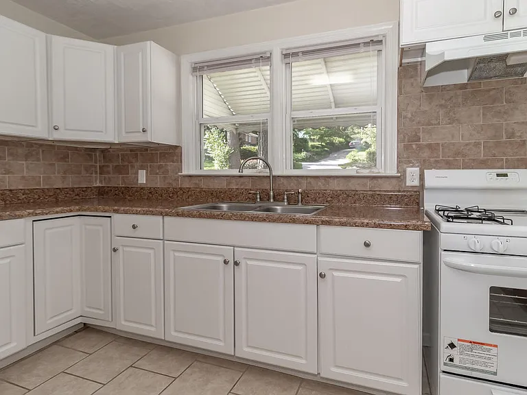 2709 Hazel St — Photo 10