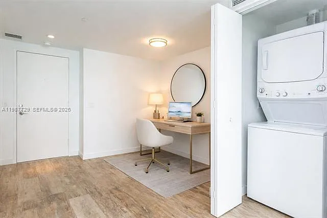 Building Photo - 650 NE 32nd St #3406