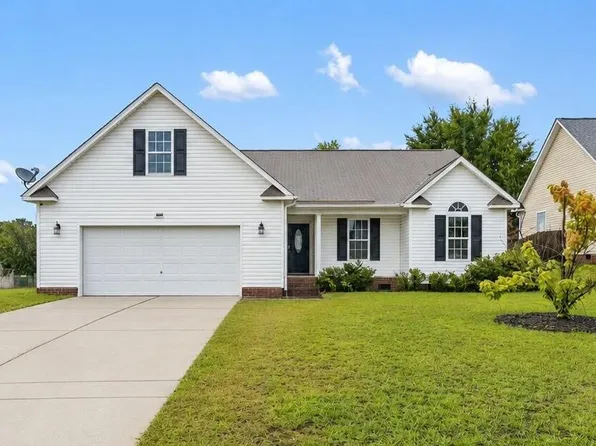 1466 Thoroughbred Trl, Parkton, NC 28371