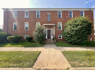 2392 Wooster Rd #11, Rocky River, OH 44116