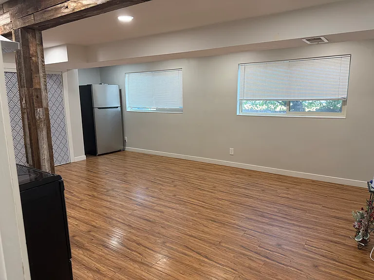 1012 E Sego Lily Dr — Photo 4