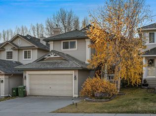 114 N Valley Ponds Cres NW, Calgary, AB T3B5T7