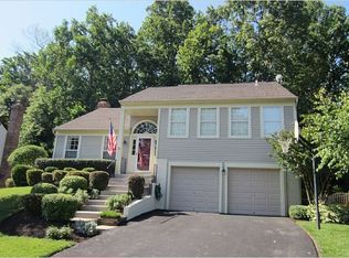 9023 Chestnut Ridge Rd, Fairfax Station, VA 22039