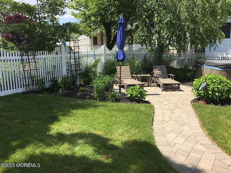 330 Sylvania Ave — Photo 42