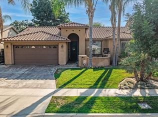 1226 N Julieann Ct, Visalia, CA