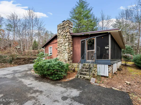 1303 Ski View Ln, Sevierville, TN 37876