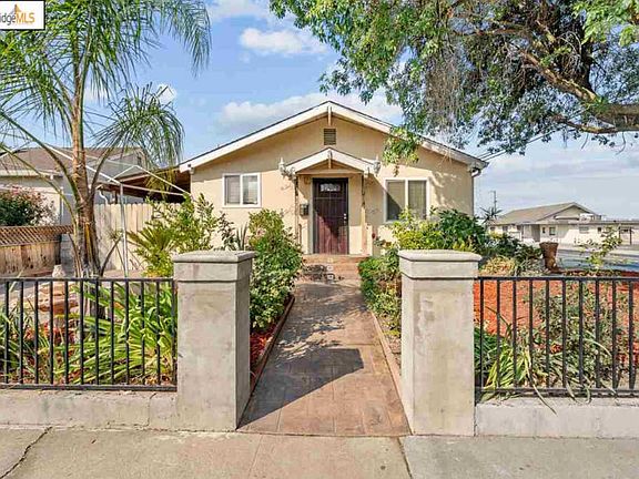 2nd image of 2700 Dolores St