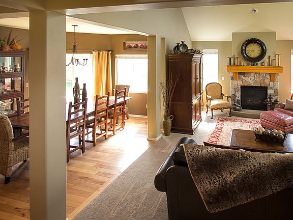 3rd image of 2036 25th Ave NE