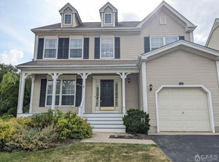 13 Villanova Dr, Kendall Park, NJ 08824