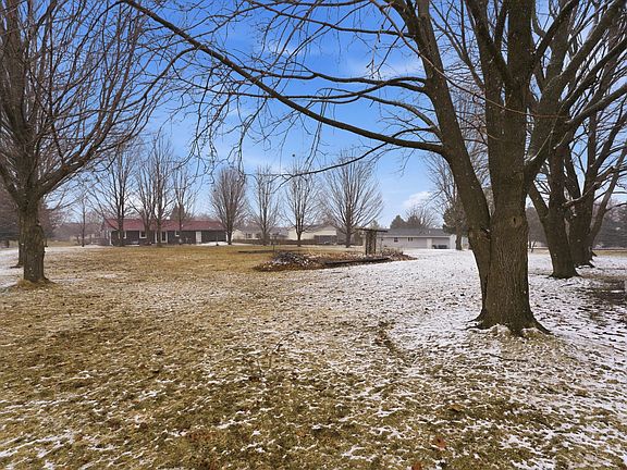 3rd image of 7884-W7884 Center Rd