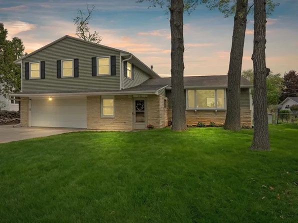 1686 Birchwood Dr, Green Bay, WI 54304