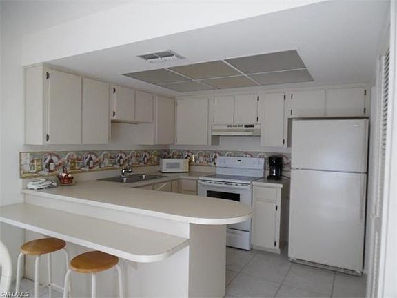 4th image of 1004 SE 8th St APT 101