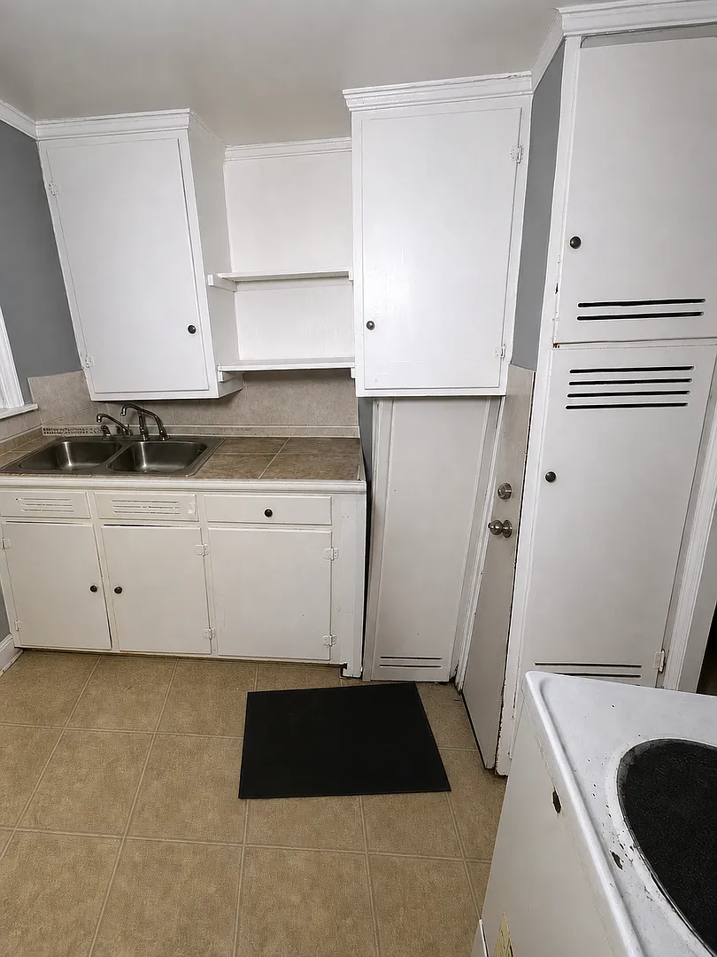 3-Bedroom Home in the Desirable Broadmoor Area — Photo 3