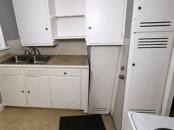 3rd image of 4673 Churchill Dr