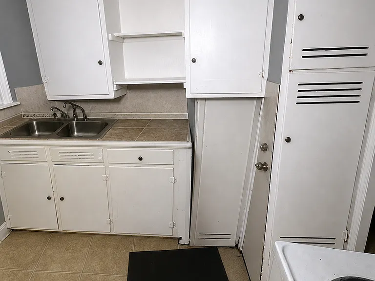 4673 Churchill Dr — Photo 3