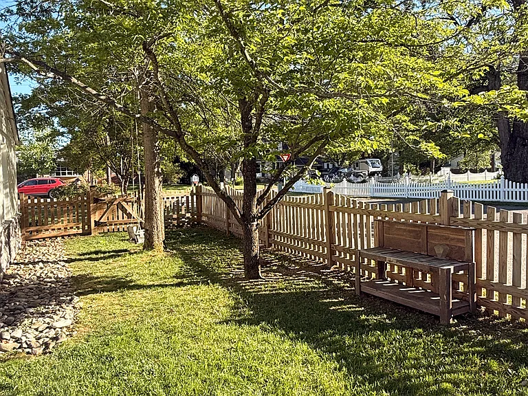 466 Manor Rd — Photo 32