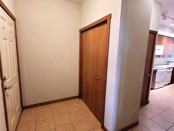 3rd image of 910 Gladstone St APT 306