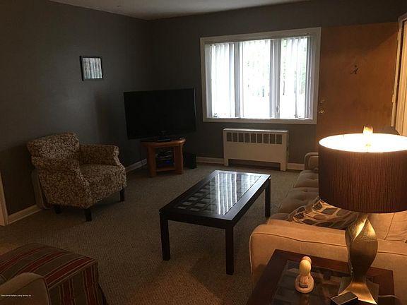 2nd image of 60 Seth Ct