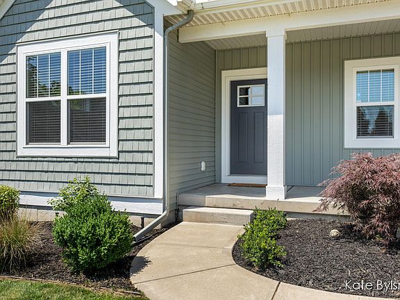 4th image of 2640 Stockwood Dr NE