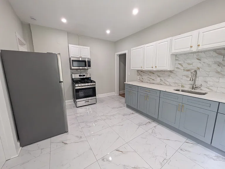 350 Davenport Ave #1 — Photo 4
