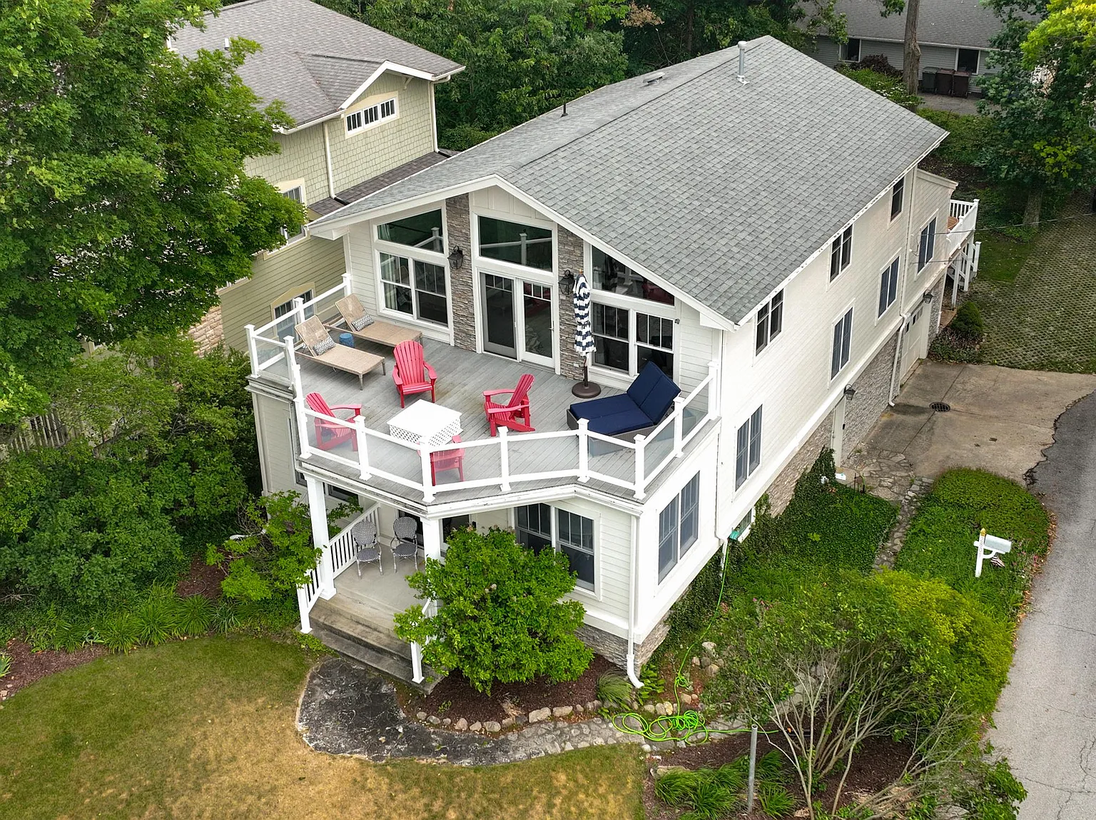 2801 Lake Shore Dr photo 1