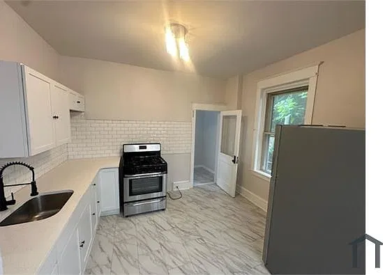 3 bed, 1450 sqft, $2,000 — Photo 2