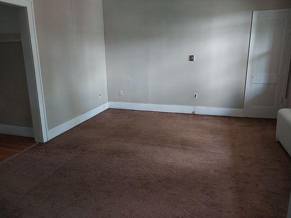 3rd image of 185 W Cambourne St APT 1