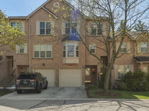 2272 Mowat Ave #37, Oakville, ON L6H 5L8
