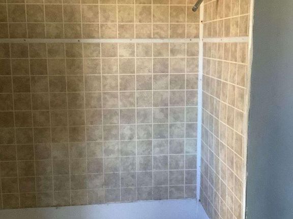 4th image of 494 Briarcliff Cir