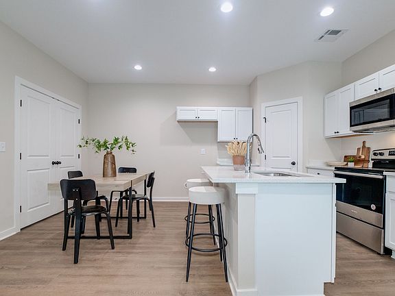 5th image of 2993-100 S Maize Ct