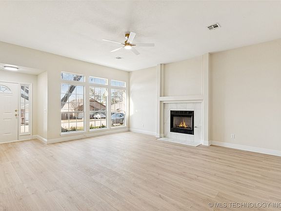 5th image of 11229 S Nandina Ave