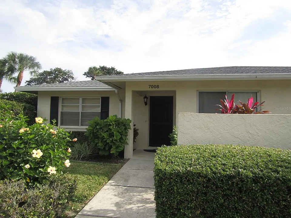 7008 W Country Club Dr N #136