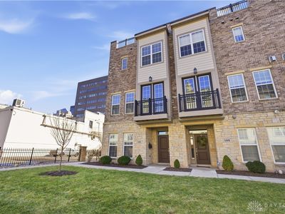 121 Lowe Ln, Dayton, OH 45402