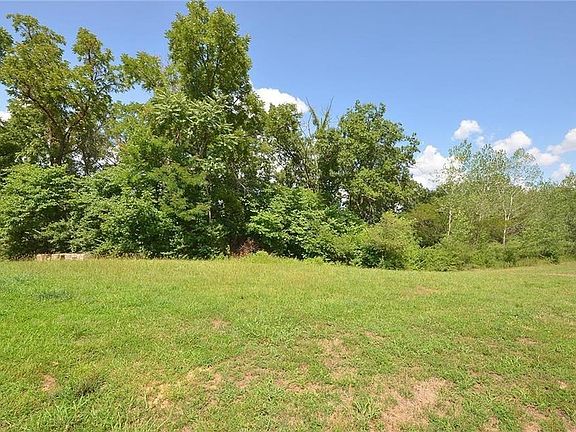 3rd image of 8230 Westlake Dr