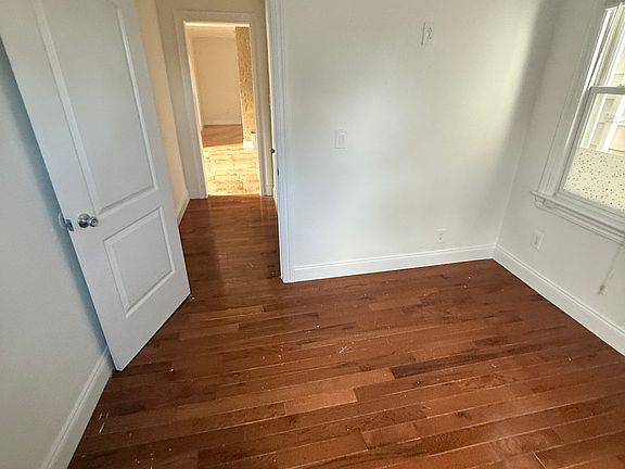 5th image of 282 Hope Ave Floor 1