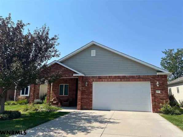 19 Bluestem Dr, Scottsbluff, NE 69361