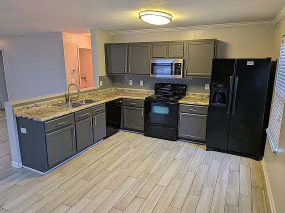 306 Kenneth Blvd NW — Photo 2