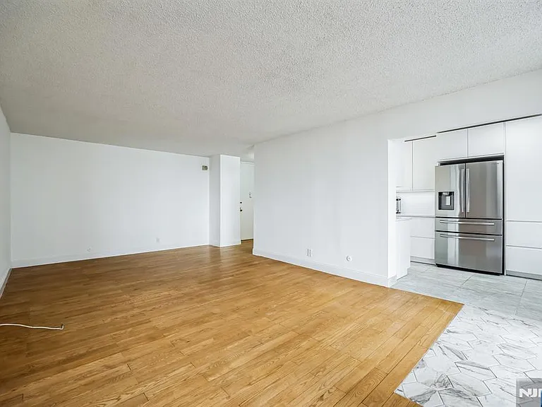 300 Winston Dr #2020 — Photo 5