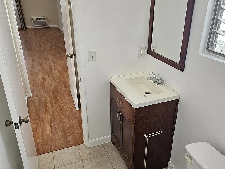 910 N Orange Grove Ave — Photo 12