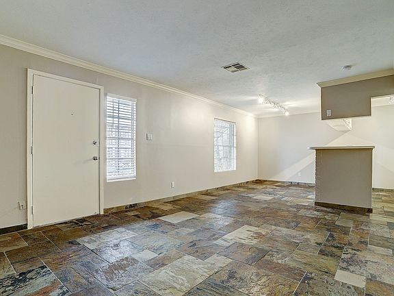 2nd image of 2418 Mimosa Dr APT 3