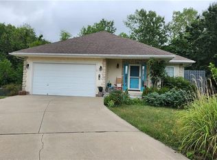 409 Crystal Ct, Belton, MO 64012