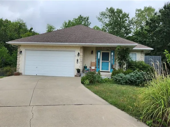 409 Crystal Ct, Belton, MO 64012