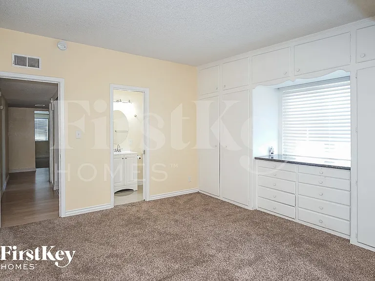 3904 El Parque Ave — Photo 9