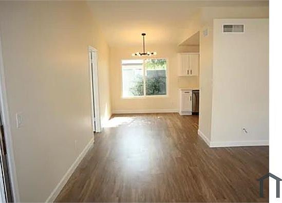 3rd image of 1449 E Kerry Ln
