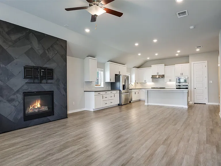 4318 Frankfurt Ln — Photo 2