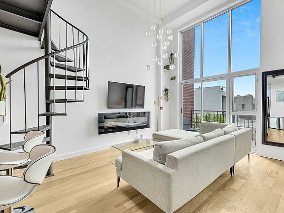 5th image of 153 Manhattan Ave #Phb