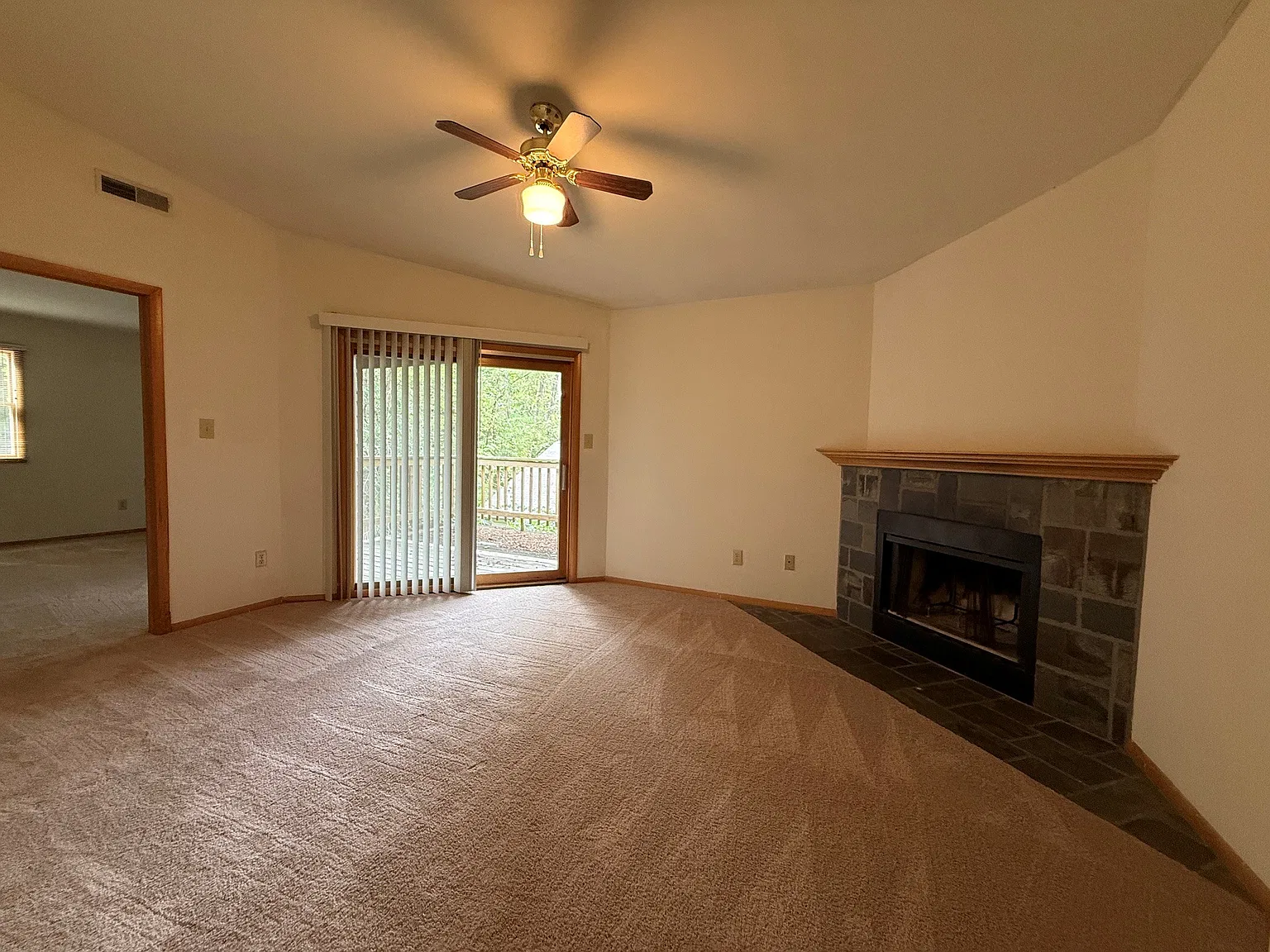 2 bed, 900 sqft, $1,350 — Photo 4