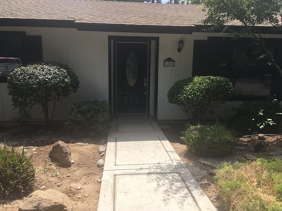 1st image of 1202 E Santa Ana Ave